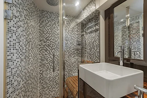  Khai & Naka Island (8h) | Gucci