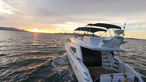  Selina | 51ft Sealine | Charter Yacht in Phuket