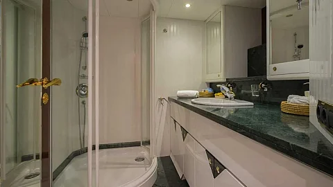  Piano | 112ft Heesen | Phuket