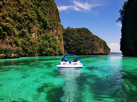  Provence | 58ft Riviera | Charter Yacht in Phuket