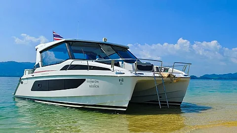 Fly — 36ft Aquila Charter Phuket to Koh Nok